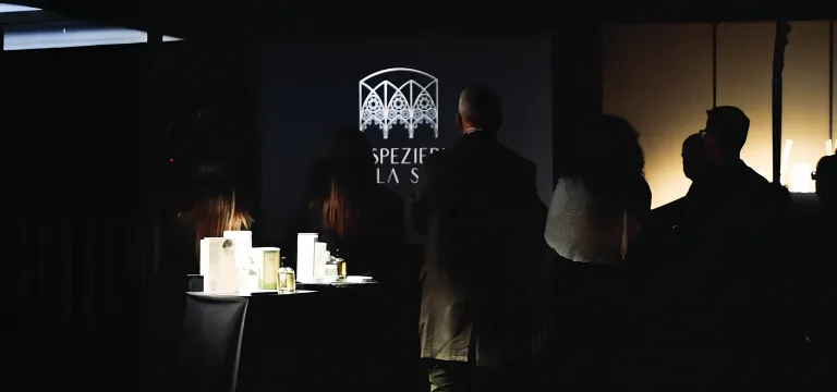 postazioni olfattive per la scoperta delle fragranze artistiche La Spezieria della Seta presso Museo del Patrimonio Industriale